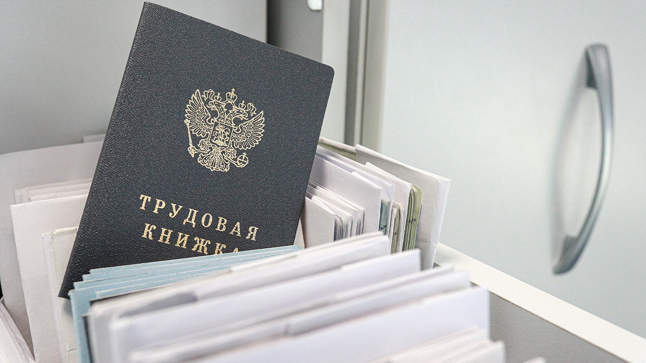 Мошенники начали пугать россиян аннулированием трудового стажа
