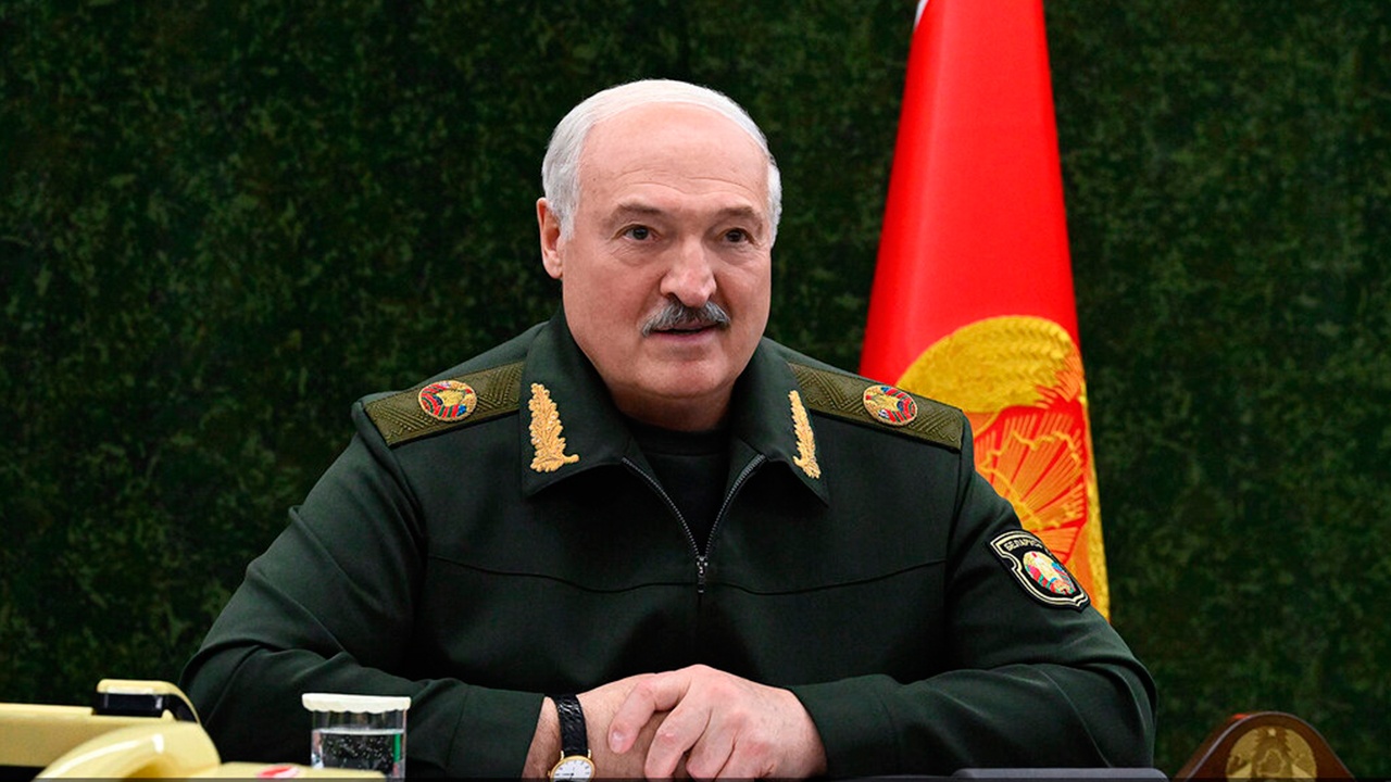 Лукашенко направил военкомов оценить ход уборочной кампании