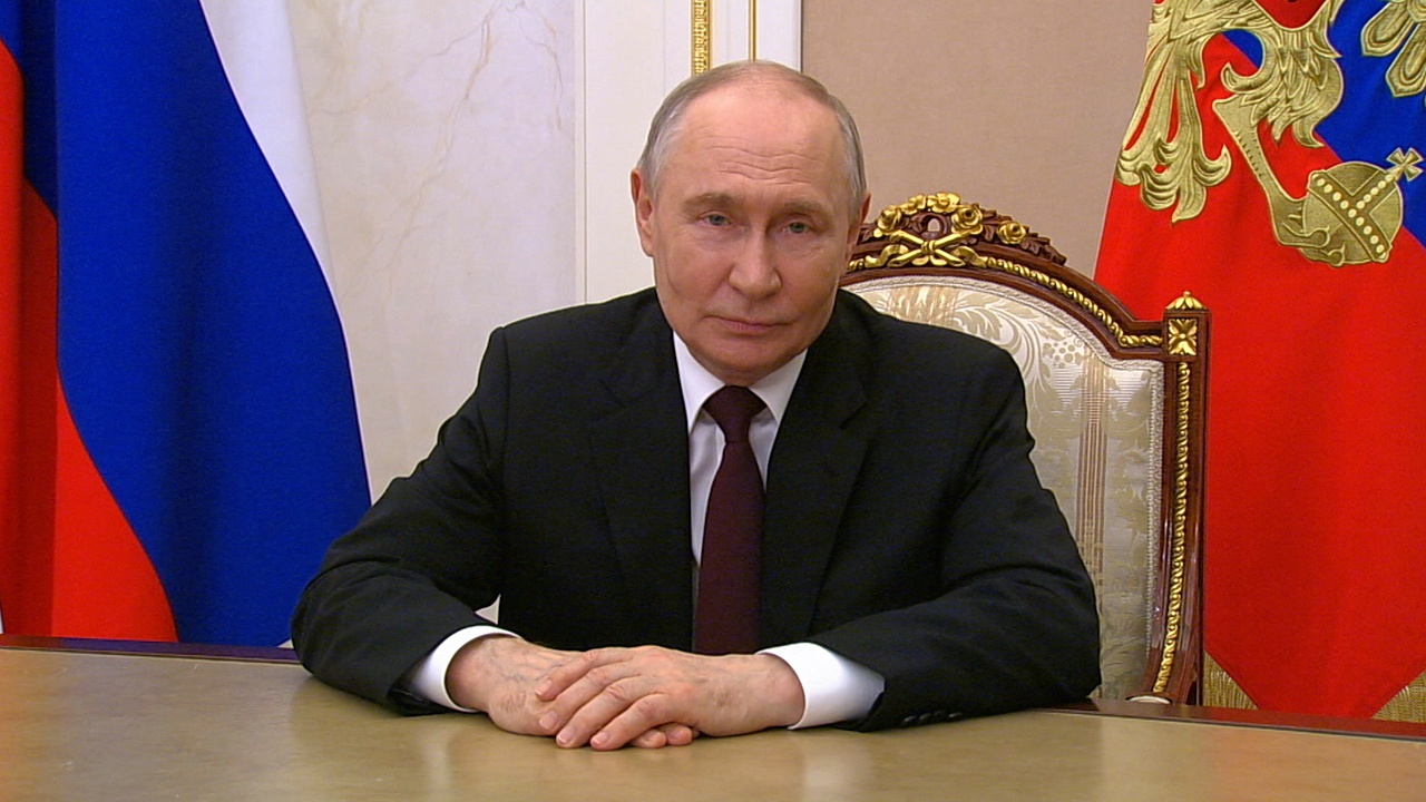 Путин поздравил следователей с профессиональным праздником