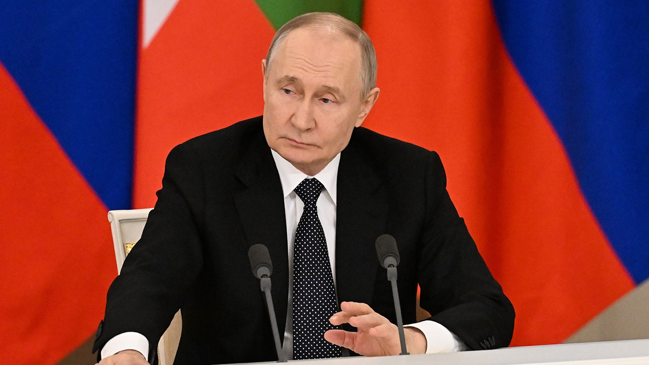 Путин поделился, что читает некоторых блогеров