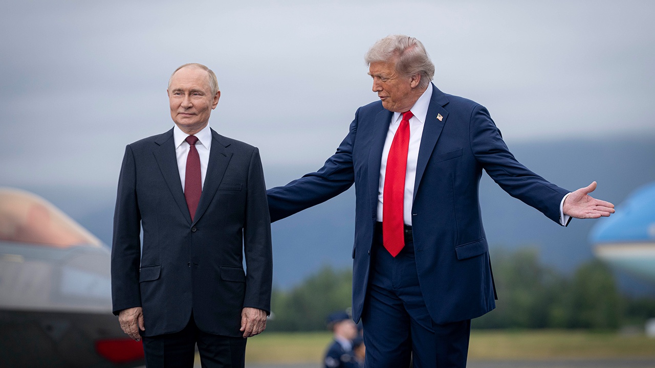 Песков: телефонный разговор Путина будет не с Трампом, но важным