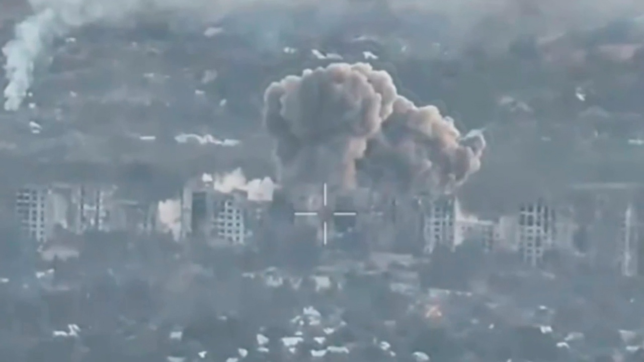 Су-34 ударили авиабомбами ФАБ-1500 по боевикам в Славянске и Орехове