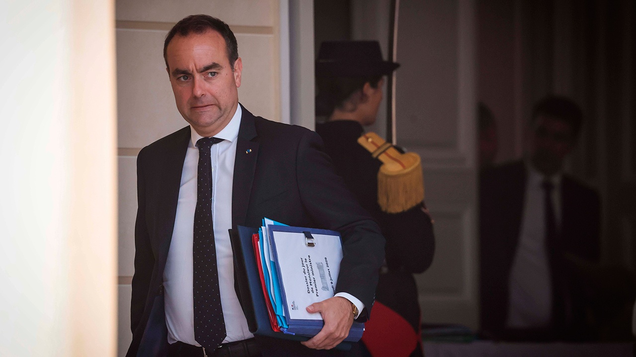 Премьер Франции заявил о взятии под контроль ситуации с лесными пожарами