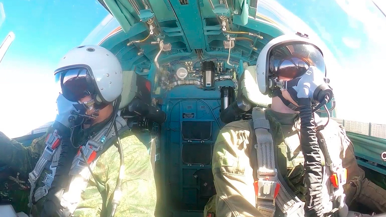Су-34 разнес опорник и склад боевиков в зоне СВО
