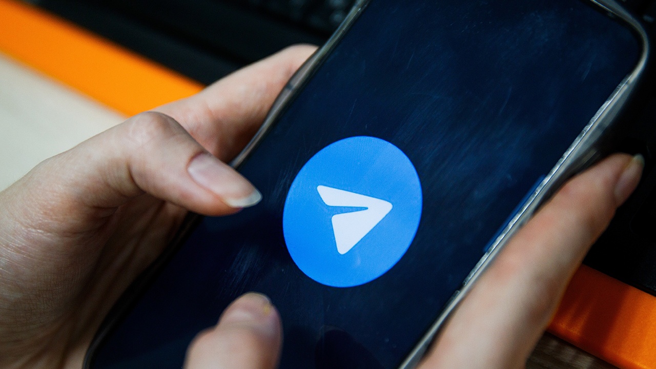 Дуров* объяснил исчезновение Telegram из App Store атакой «вымогателей»