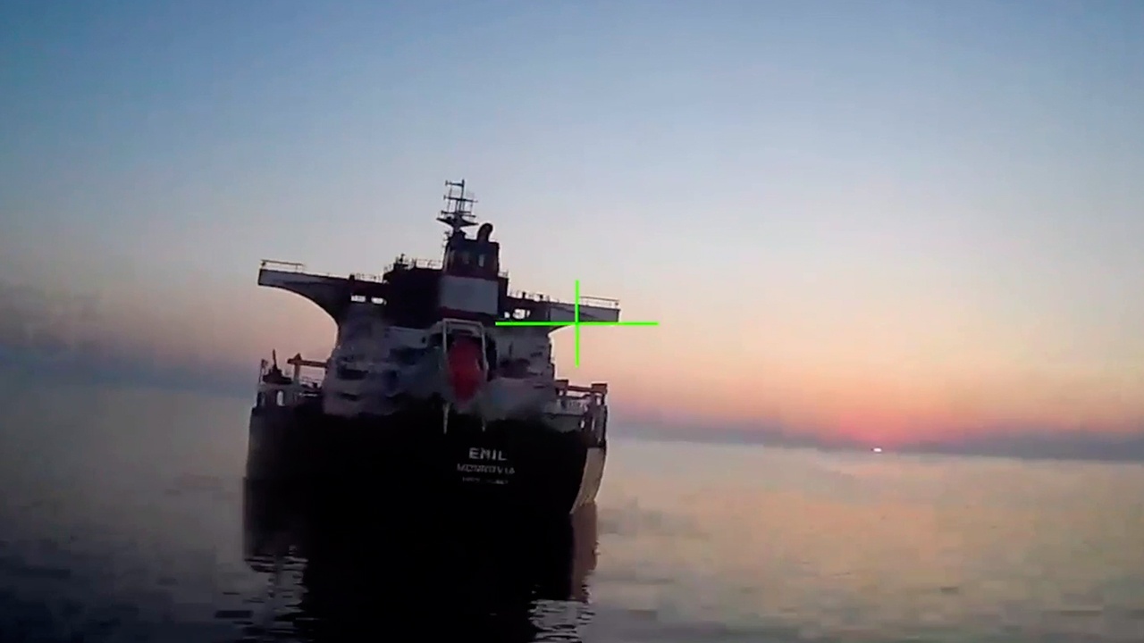 Опубликованы кадры поражения трех сухогрузов в Черном море