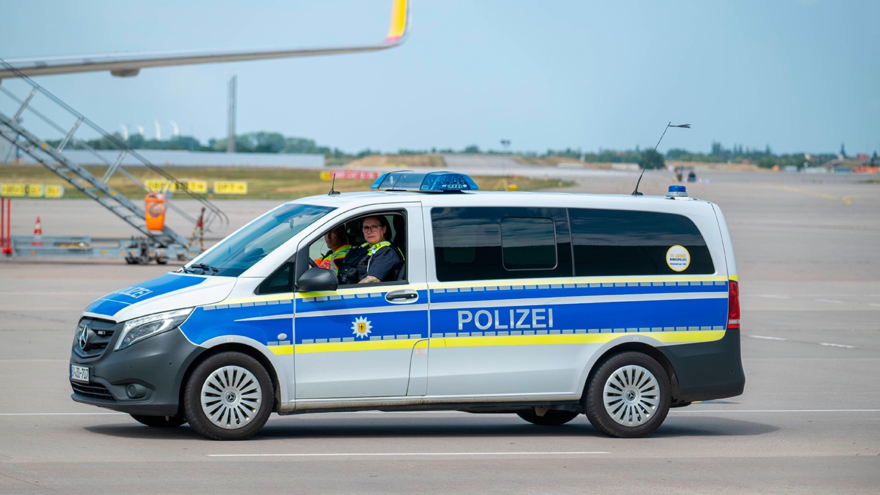 Украинский самолет в аэропорту Лейпцига оказался загружен боеприпасами