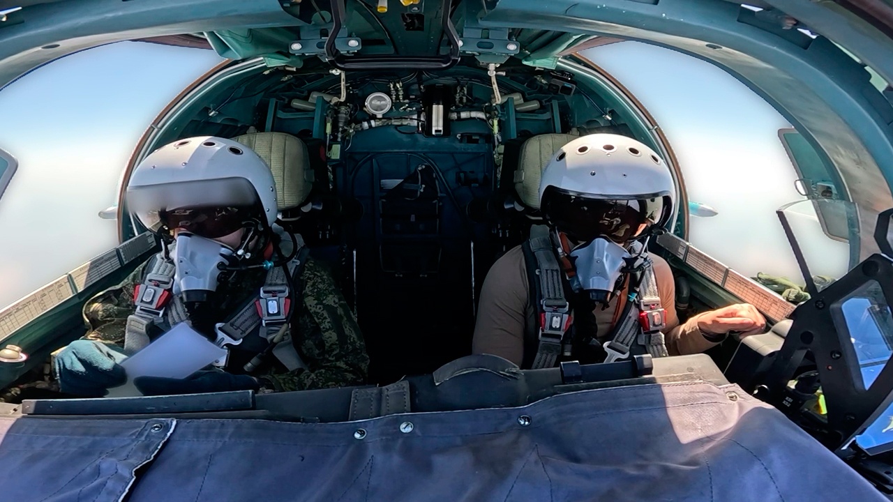 Экипаж Су-34 бомбами разнес пункт управления беспилотниками ВСУ