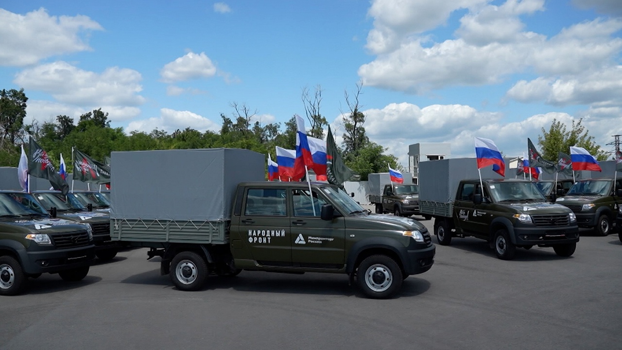 Народный фронт и Минпромторг передали группировке «Север» 23 автомобиля УАЗ