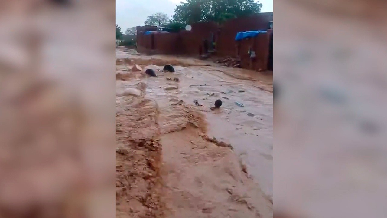 Пять человек унесло потоком воды из-за сильных ливней в Чаде 