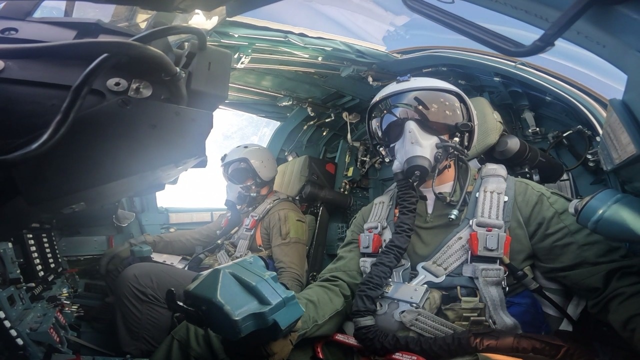 Российский Су-34 накрыл бомбами опорный пункт и склад ВСУ