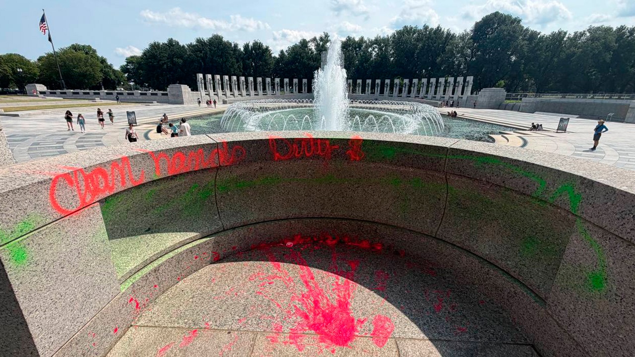 Вандалы осквернили Мемориал Второй мировой войны в Вашингтоне 