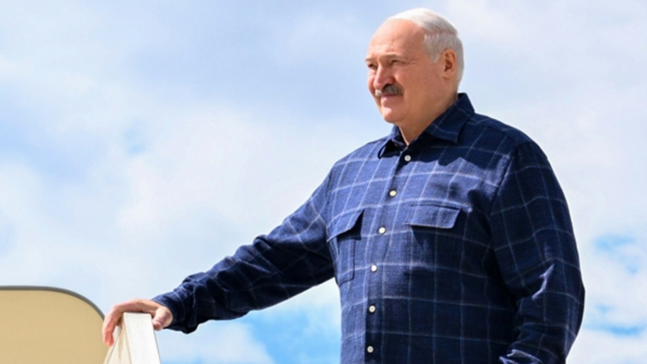 «Дураки полные»: Лукашенко ответил на слухи о передаче власти детям