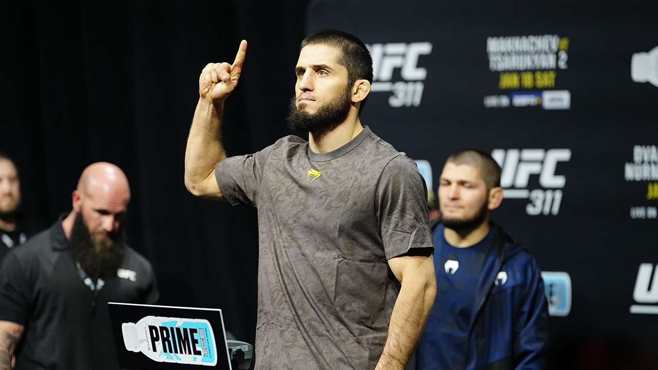 Российский боец Махачев победил ирландца Гэрри и установил рекорд UFC 