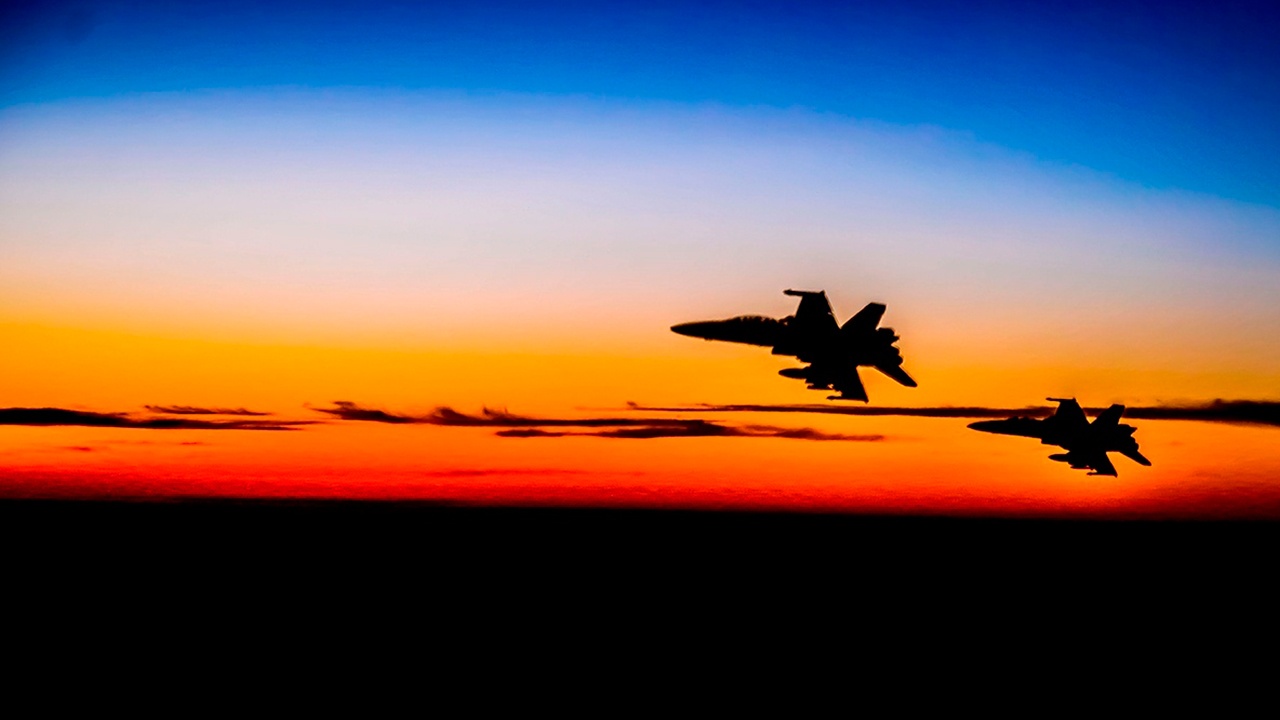 Истребитель F-18 сбил проникший в Румынию неизвестный беспилотник