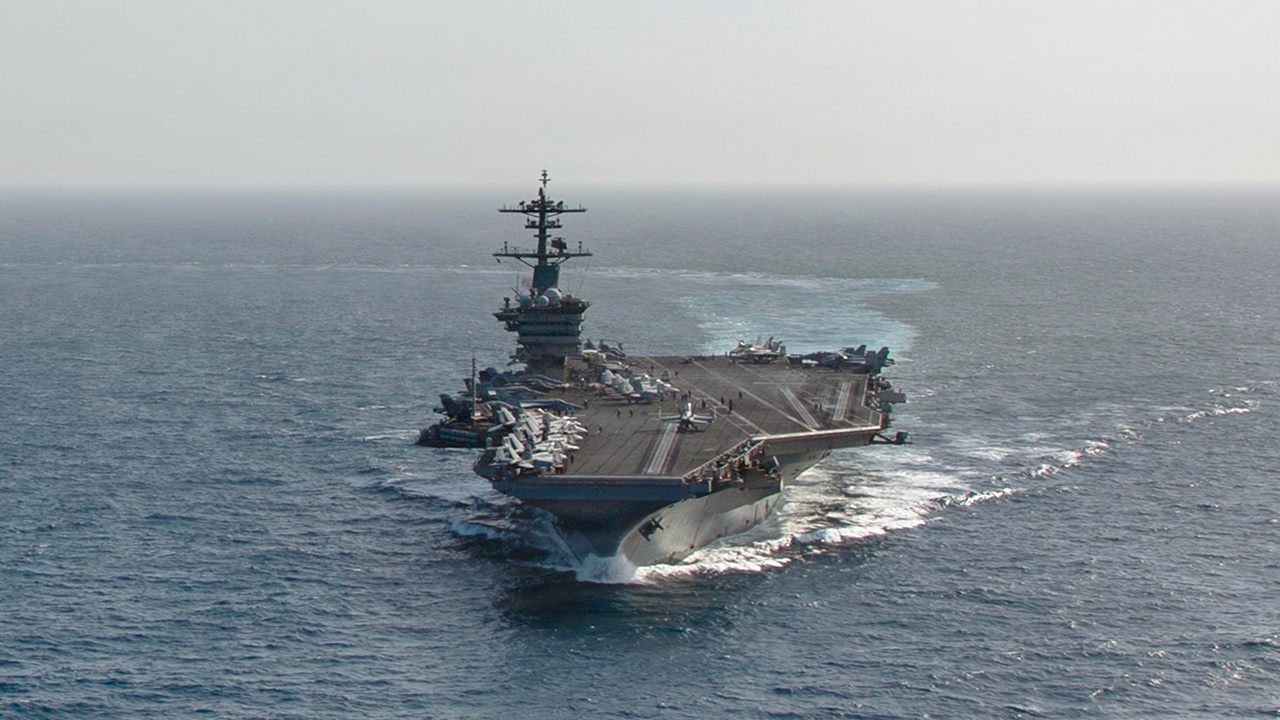 Глава CENTCOM признал проблемы с экипажем авианосца USS Abraham Lincoln