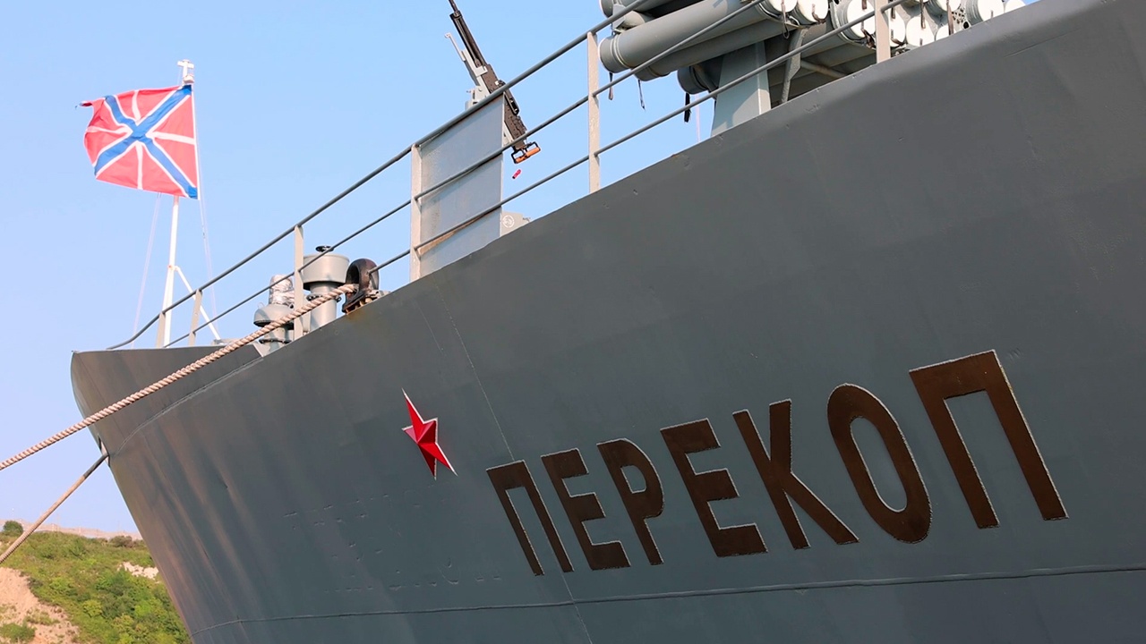 Учебный корабль «Перекоп» прибыл на Сахалин в порт Корсаков