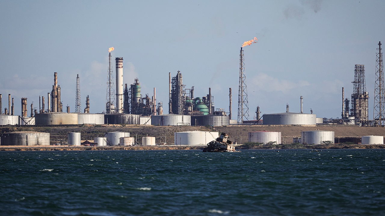 США получают около половины всей Венесуэльской нефти