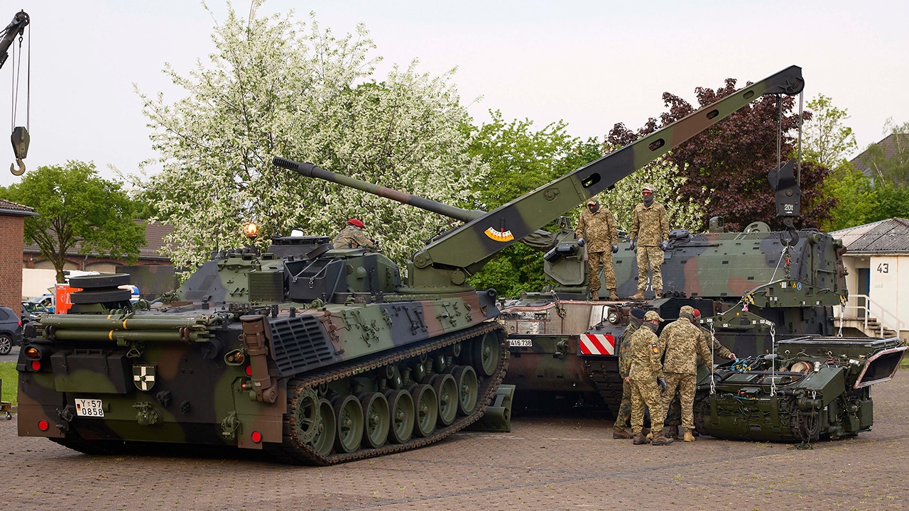 Zeit: сотни украинских военных сбежали с полигонов в Германии