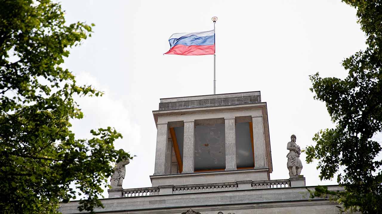 В посольстве РФ призвали не искать «черную кошку» под Берлином