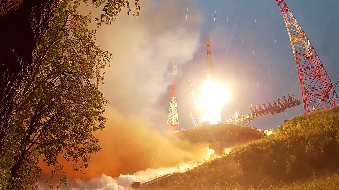 Минобороны показало видео с пуском ракеты «Союз-2.1б» с Плесецка