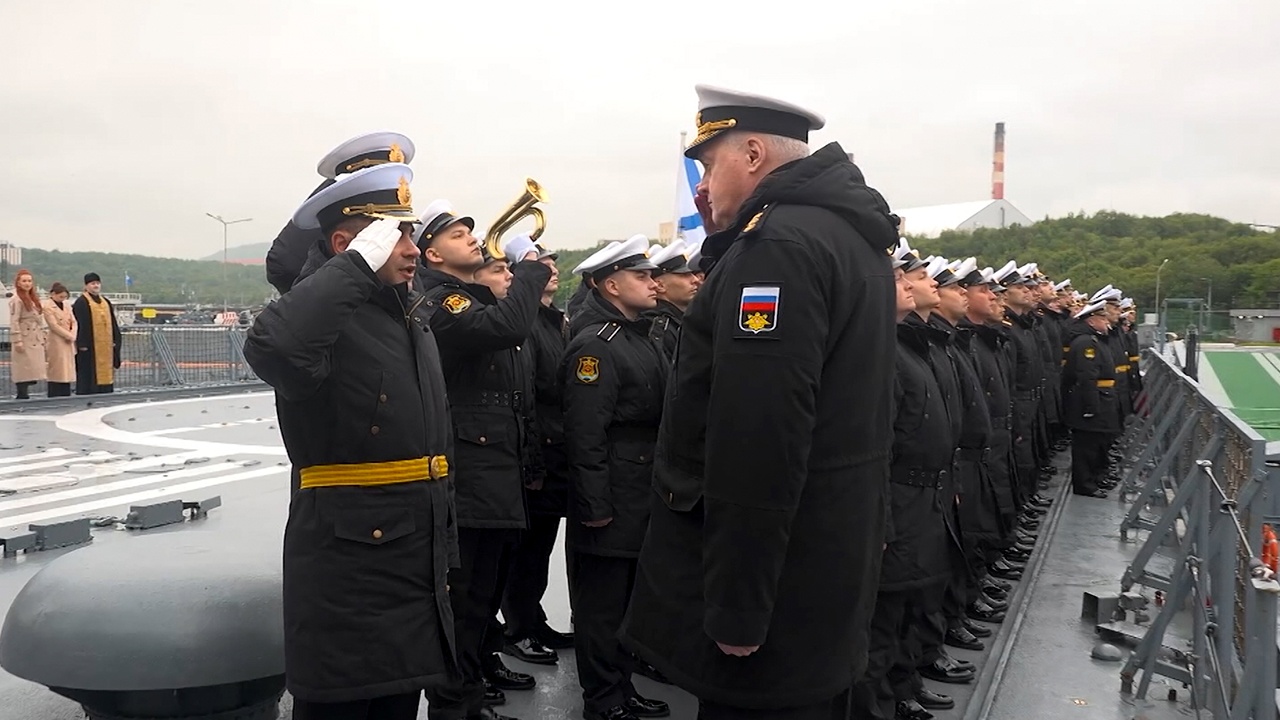 Фрегат «Адмирал Касатонов» вернулся в Североморск из дальнего похода