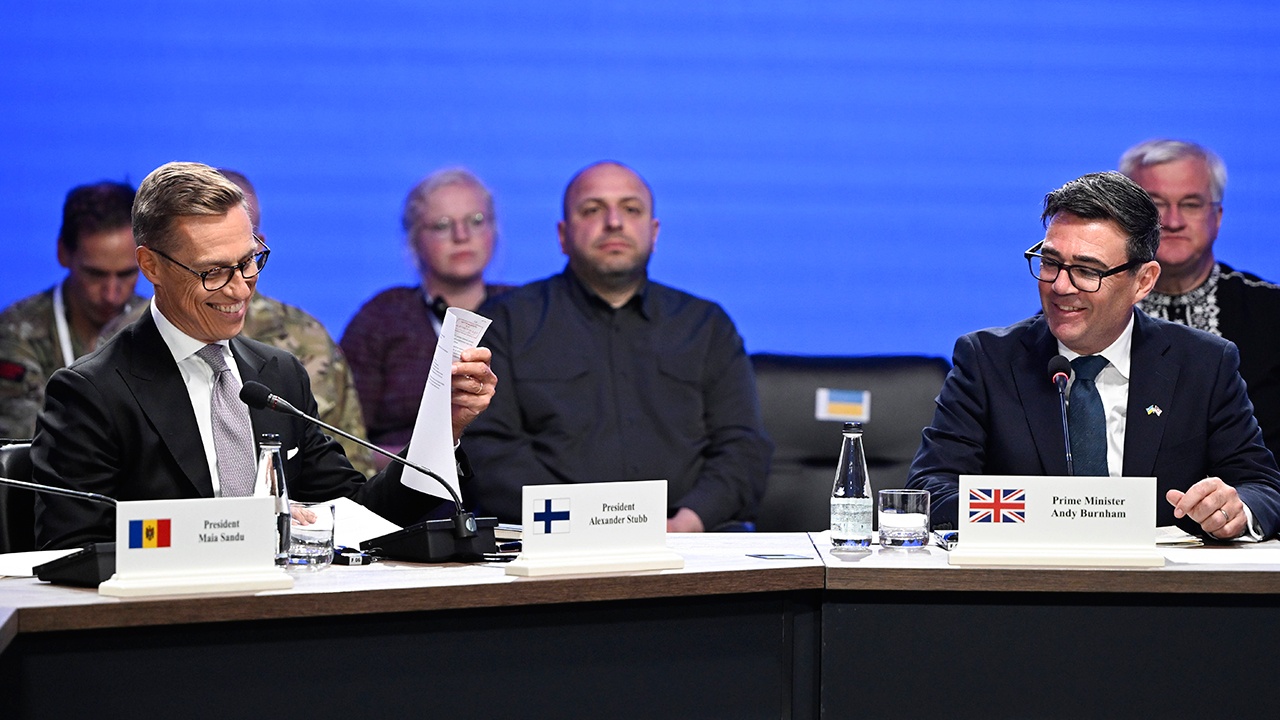 Песков назвал Стубба и Бернэма яркими представителями «партии войны» 