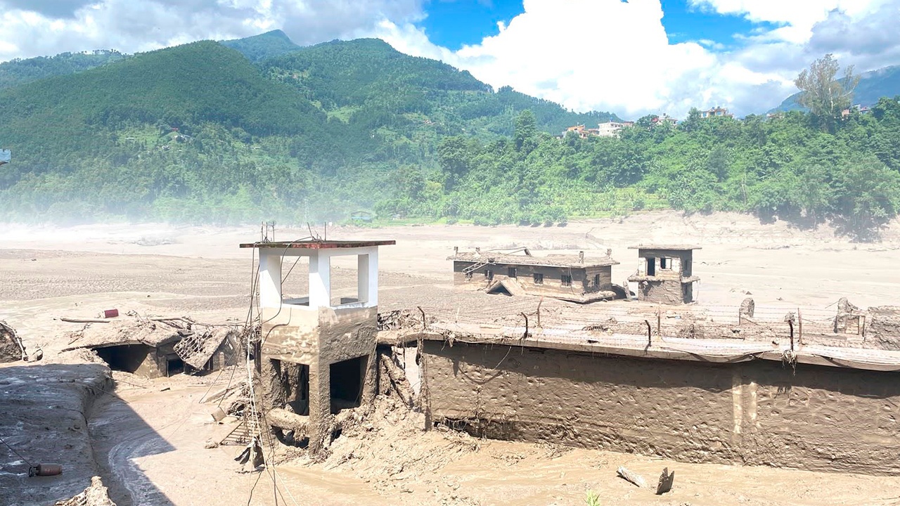 Посольство России сообщило о пропавших после паводка в Непале россиянах