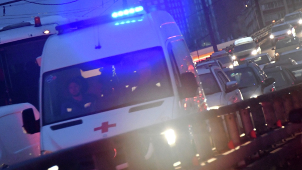 Один человек погиб при взрыве авто в Петербурге: возбуждено дело