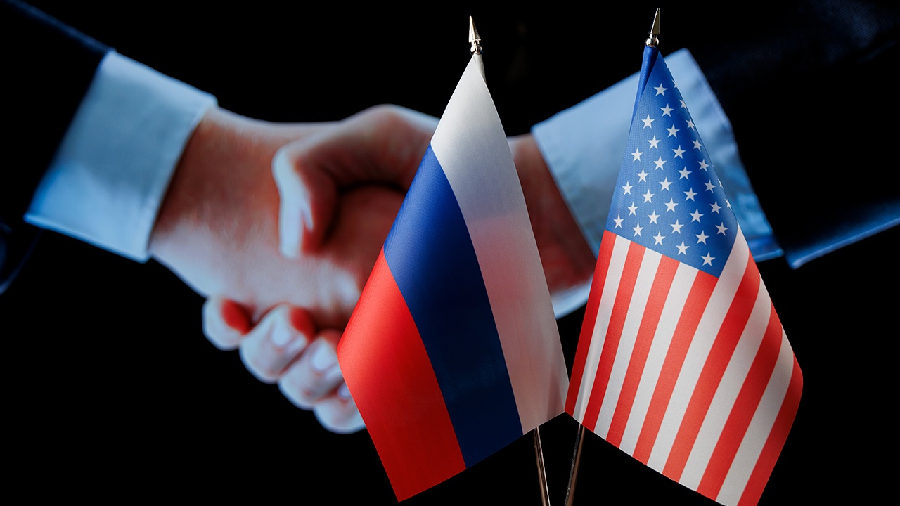 Кремль: Россия продолжает контакты с США и открыта к переговорам