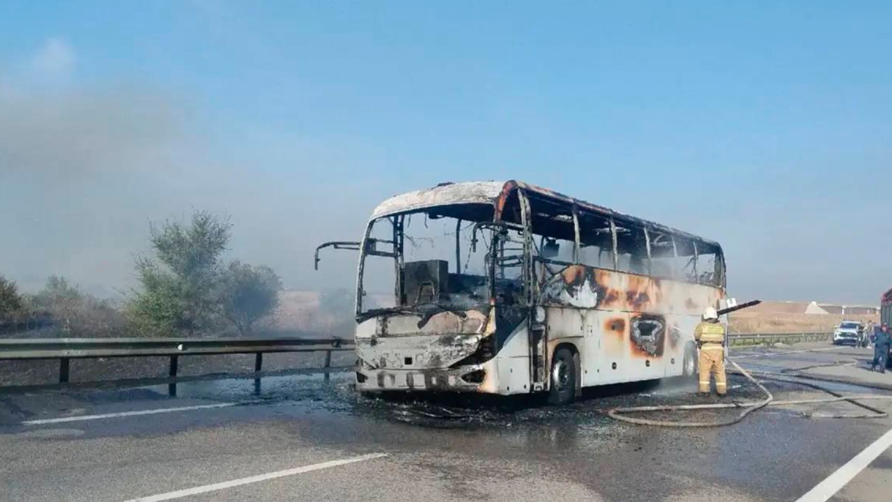 Трое погибли при столкновении автобуса и двух авто в Ростовской области