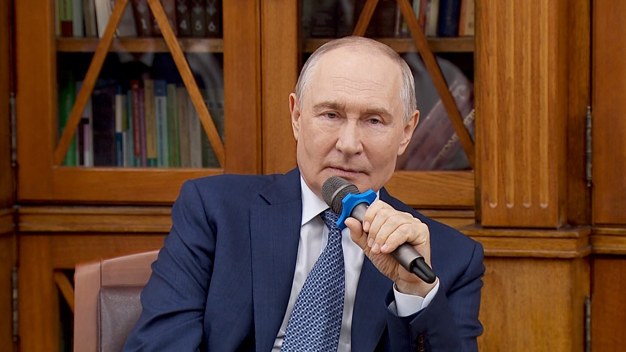 Путин заявил о большом количестве инфомусора и недостоверных данных в интернете