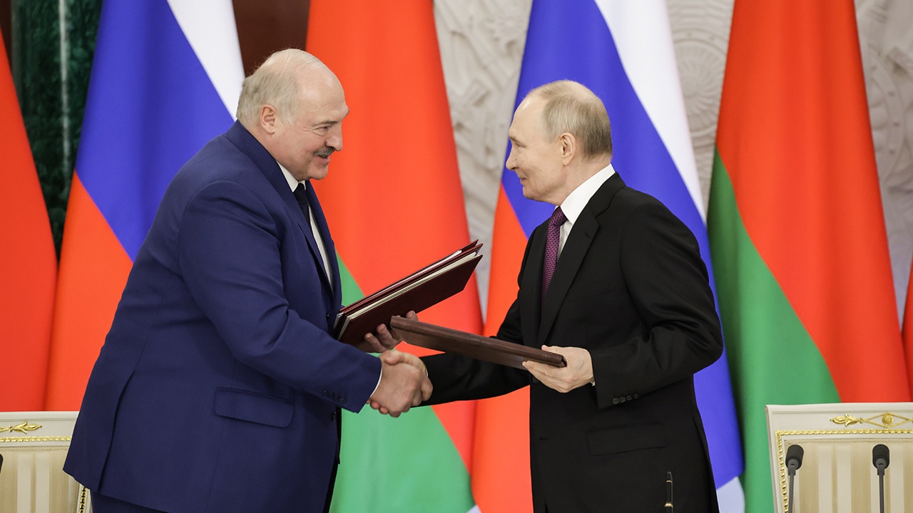 «Дорожу доверием»: Путин поздравил Лукашенко с днем рождения 