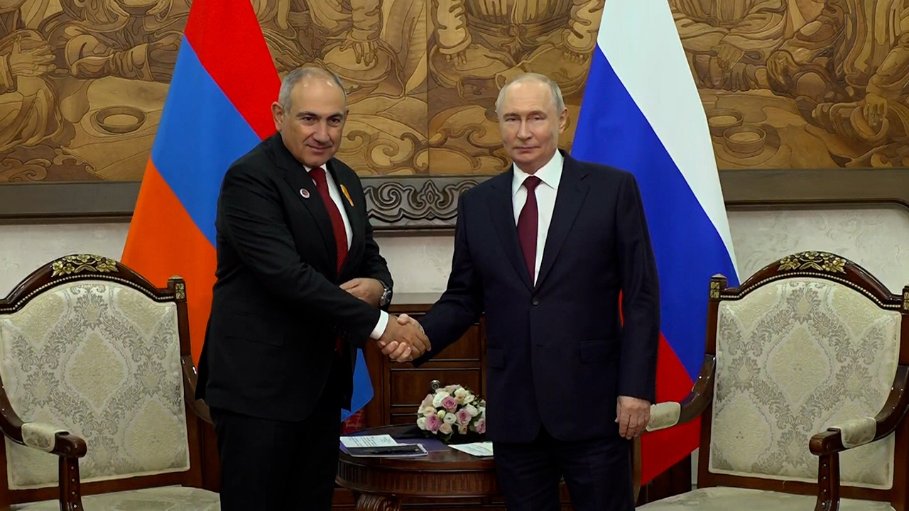 Путин встретился с Пашиняном в Бишкеке 