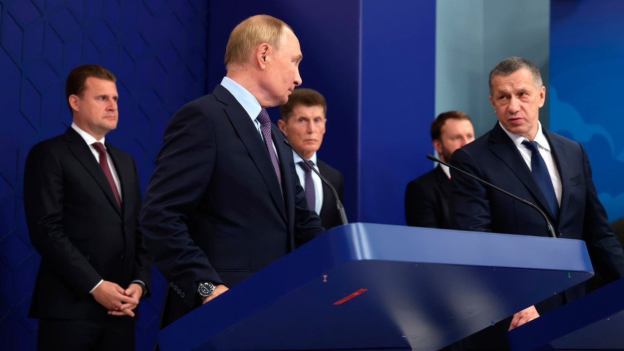 Трутнев рассказал Путину о возвращении в страну активов на 6,2 трлн рублей