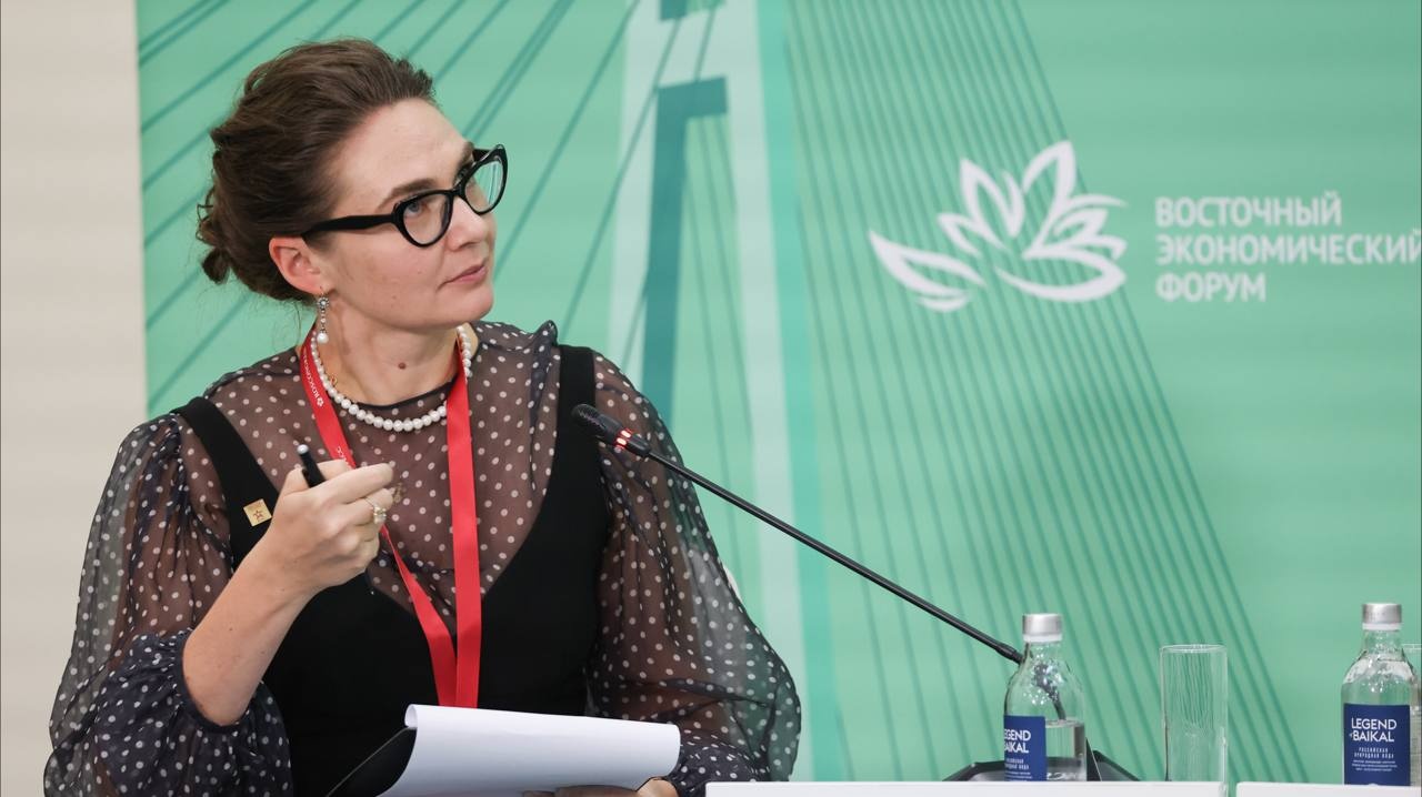 «Основа суверенитета - в семье»: Анна Шафран выступила модератором сессии на ВЭФ