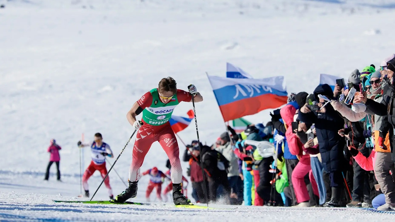 FIS допустила российских лыжников до соревнований в нейтральном статусе