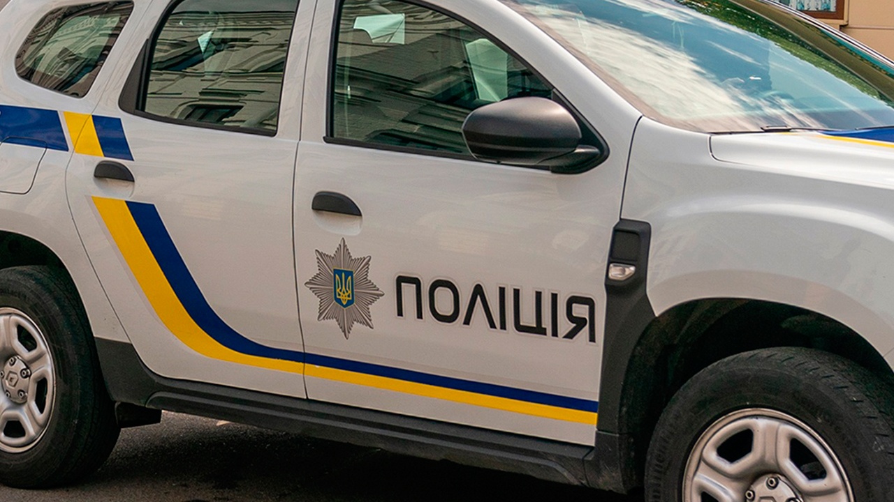 Четыре человека пострадали при взрыве неизвестного боеприпаса в Киеве