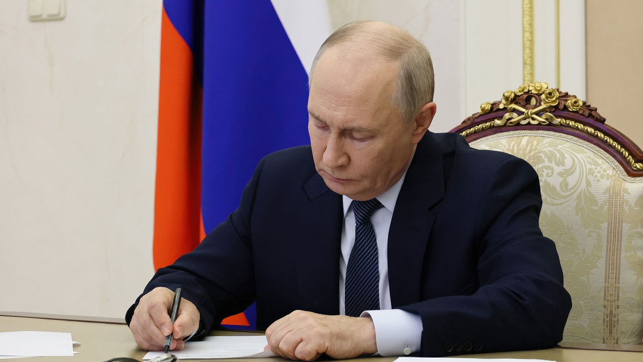 Путин утвердил комиссию по ограничениям для скрывающихся за границей