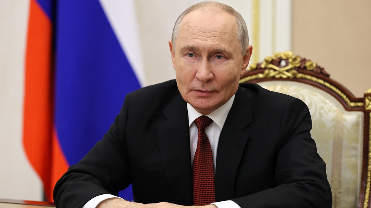 Путин рассказал участникам фестиваля молодежи, что означает слово «мир»