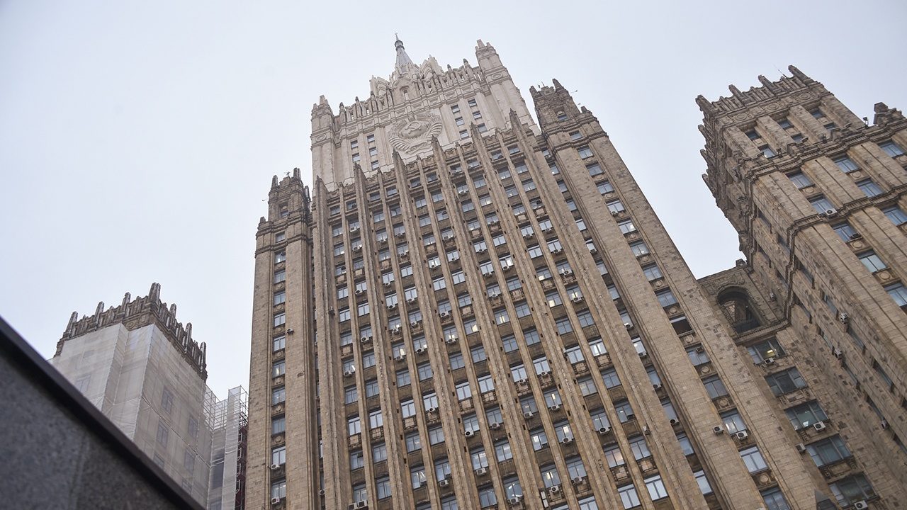 Захарова отреагировала на закрытие предприятия в Латвии из-за санкций