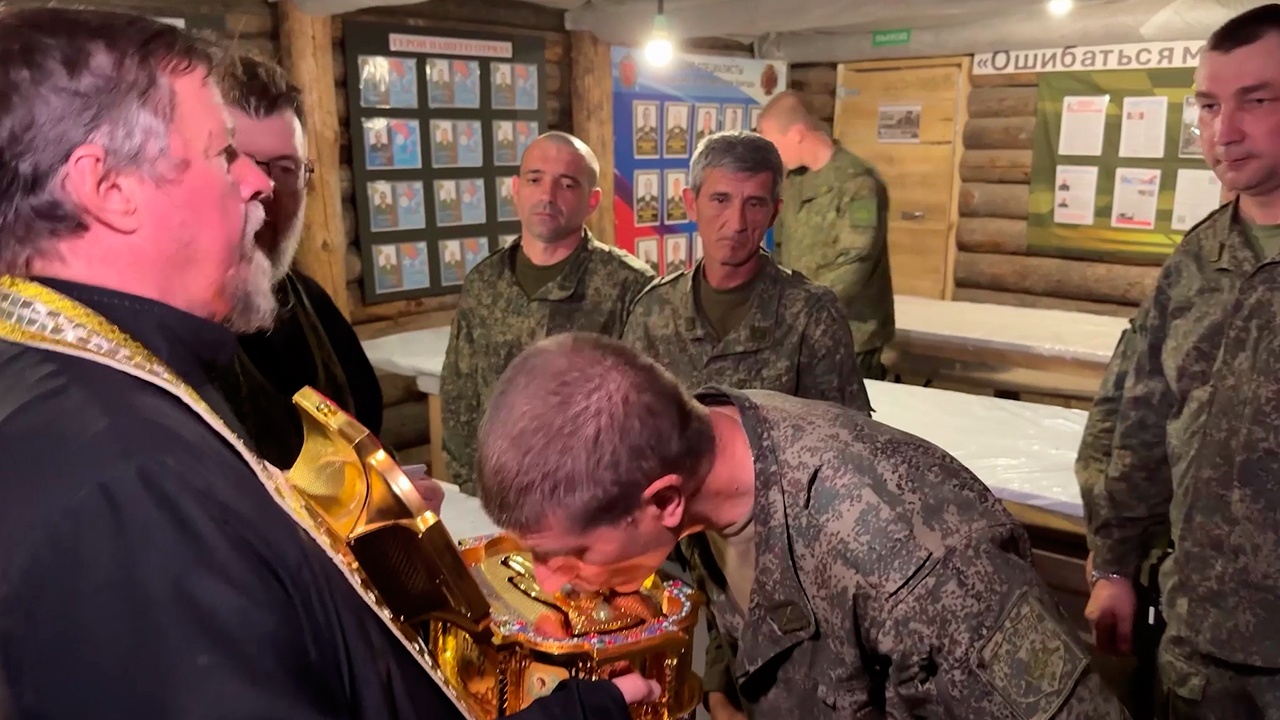 Военнослужащим группировки «Юг» привезли ковчег с мощами Дмитрия Донского