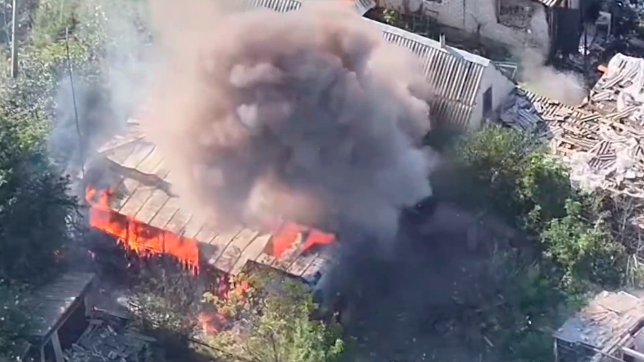 МО РФ показало видео с боями за Малую Волчью в кольце окружения боевиков