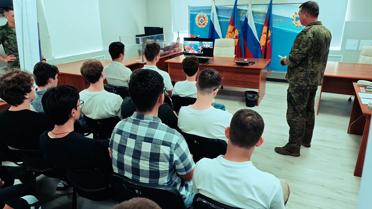 Краснодарские студенты связались по телемосту с однокашником в зоне СВО