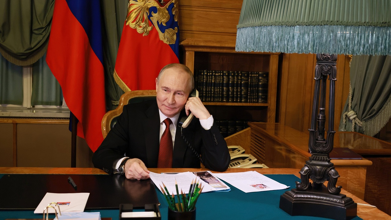 Путин позвонил Камболову после его победы на выборах в Южной Осетии