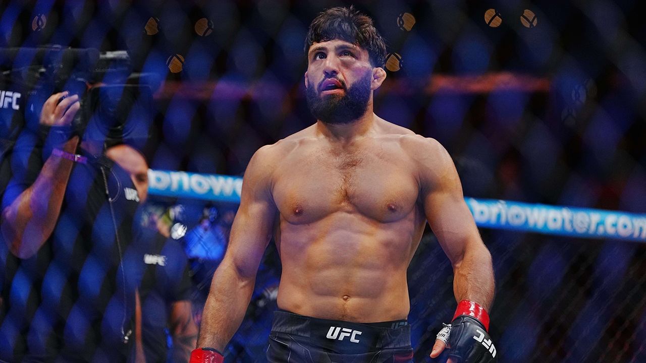 Россиянин Царукян нокаутировал бразильца Руффи в первом раунде боя UFC