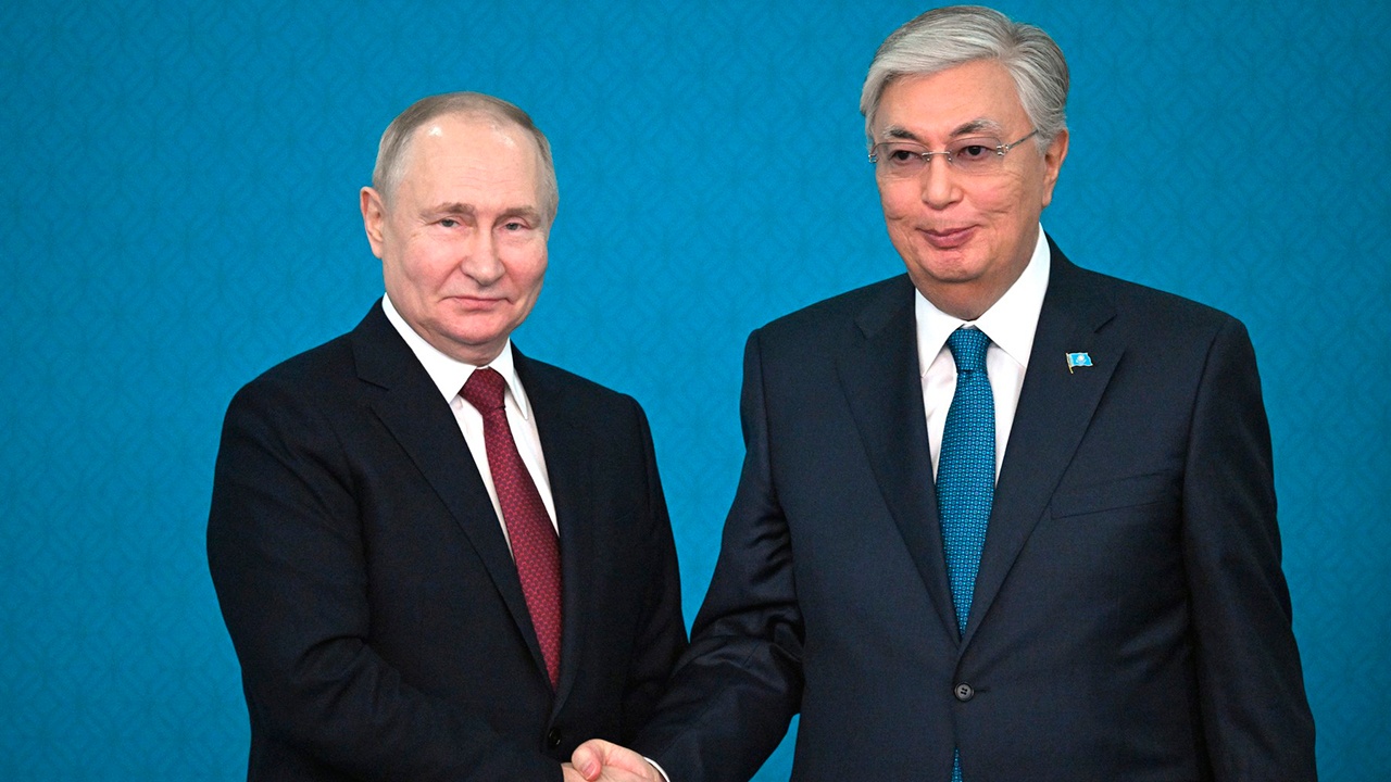 Токаев поздравил Путина с проведением выборов в Госдуму