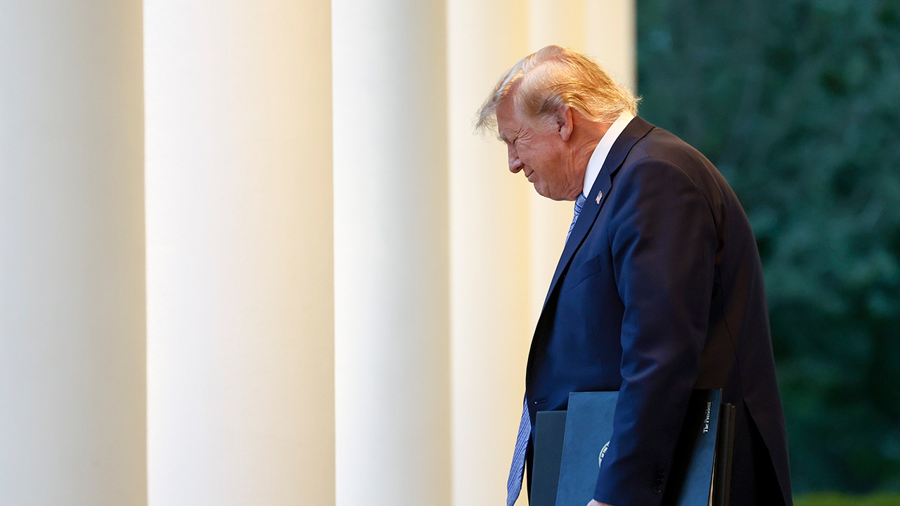 Рейтинг одобрения Трампа стал самым низким за всю его политическую карьеру 