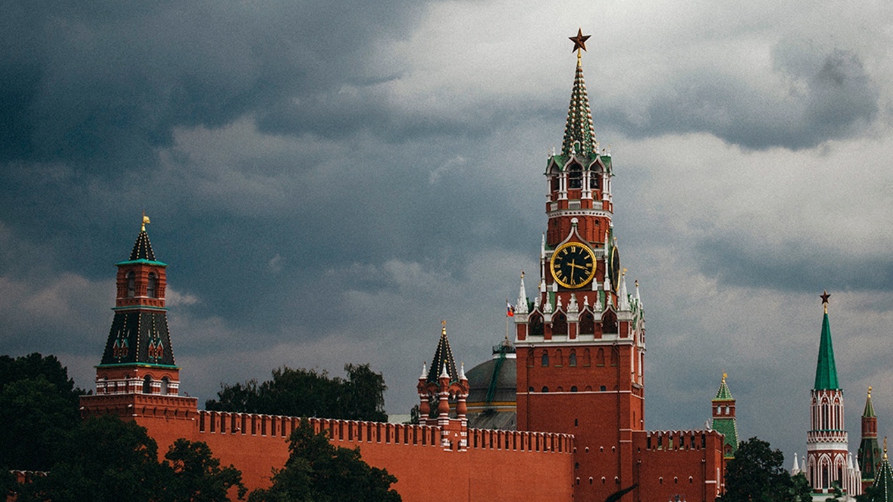 В Кремле призвали Евросоюз снять санкции со всех россиян