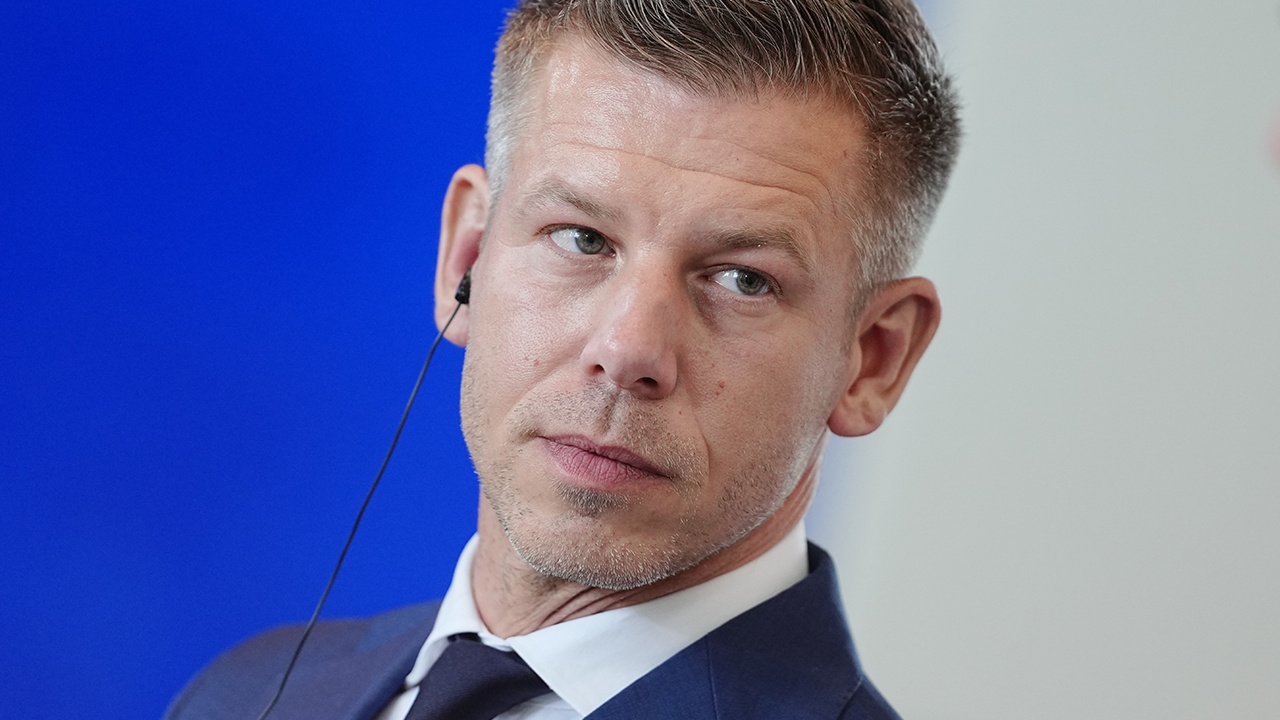 Мадьяра могут лишить иммунитета по делу о похищении телефона